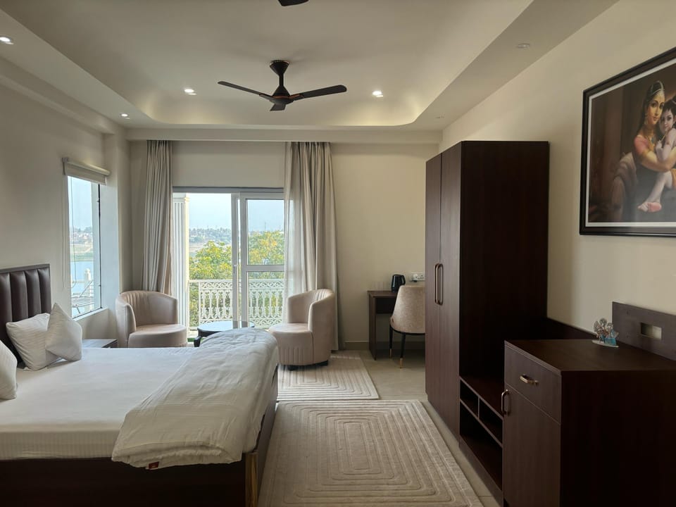 In-room safe, desk, laptop workspace, blackout drapes