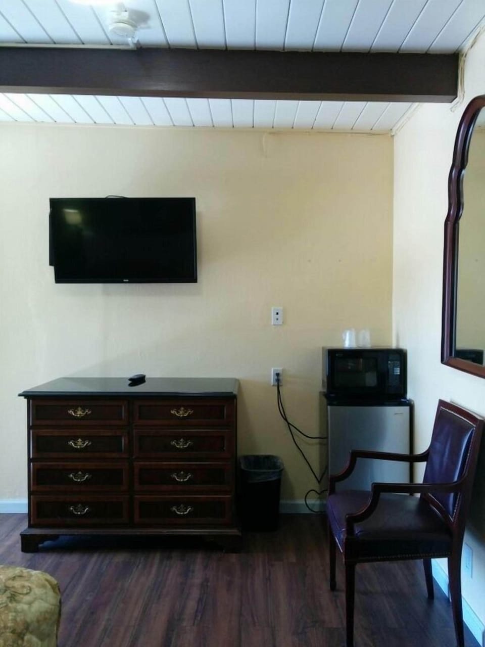 Single Room | Mini-refrigerator