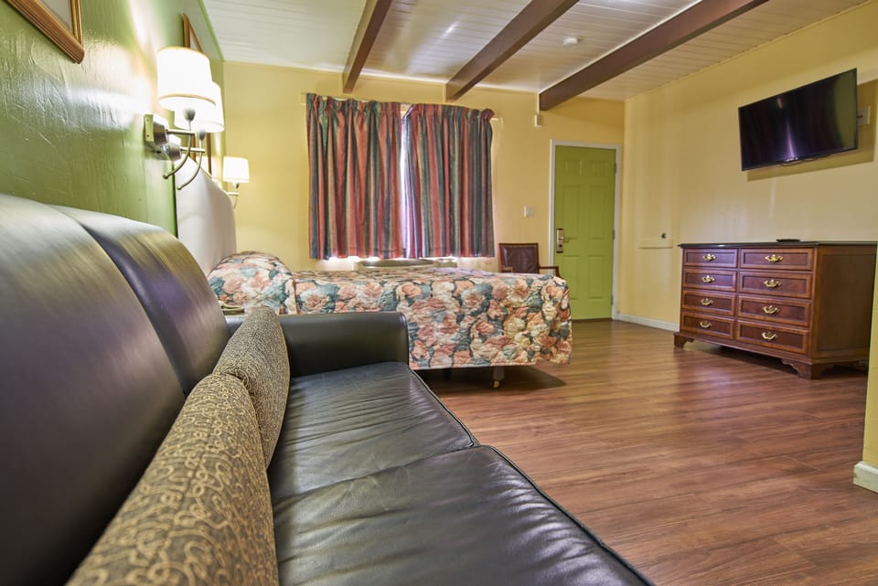 Single Room | Iron/ironing board, free WiFi