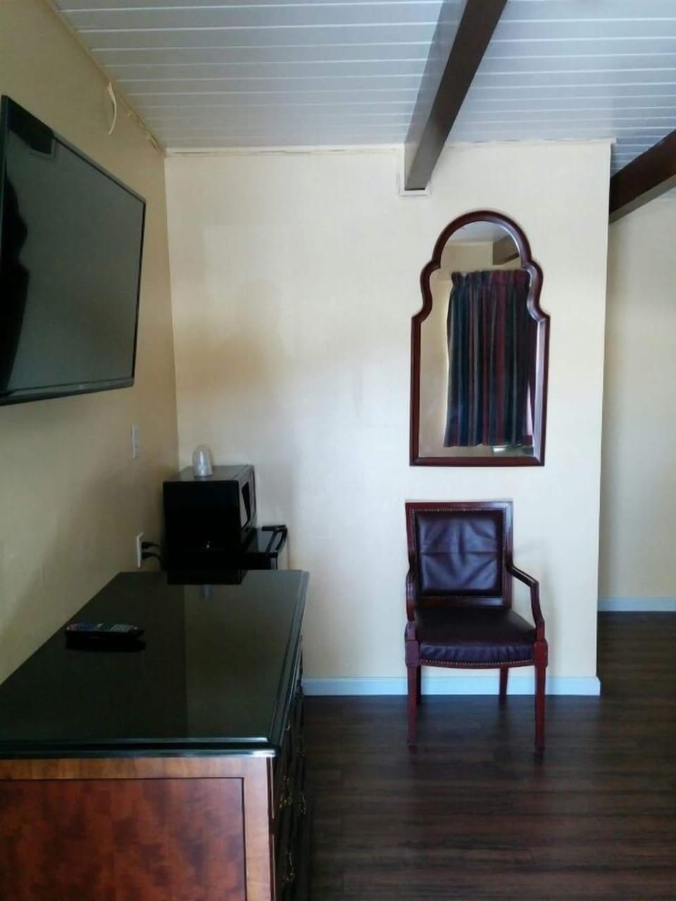 Single Room | Iron/ironing board, free WiFi