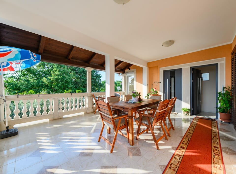 House | Dining