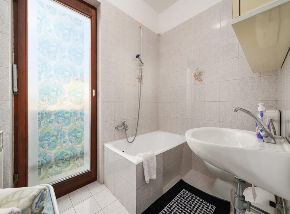 House | Bathroom