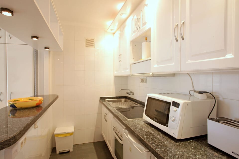 House | Private kitchen | Cookware/dishes/utensils