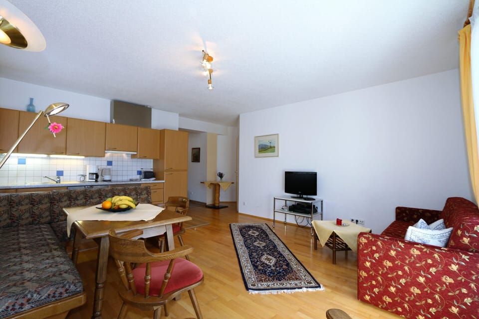Apartment | Dining