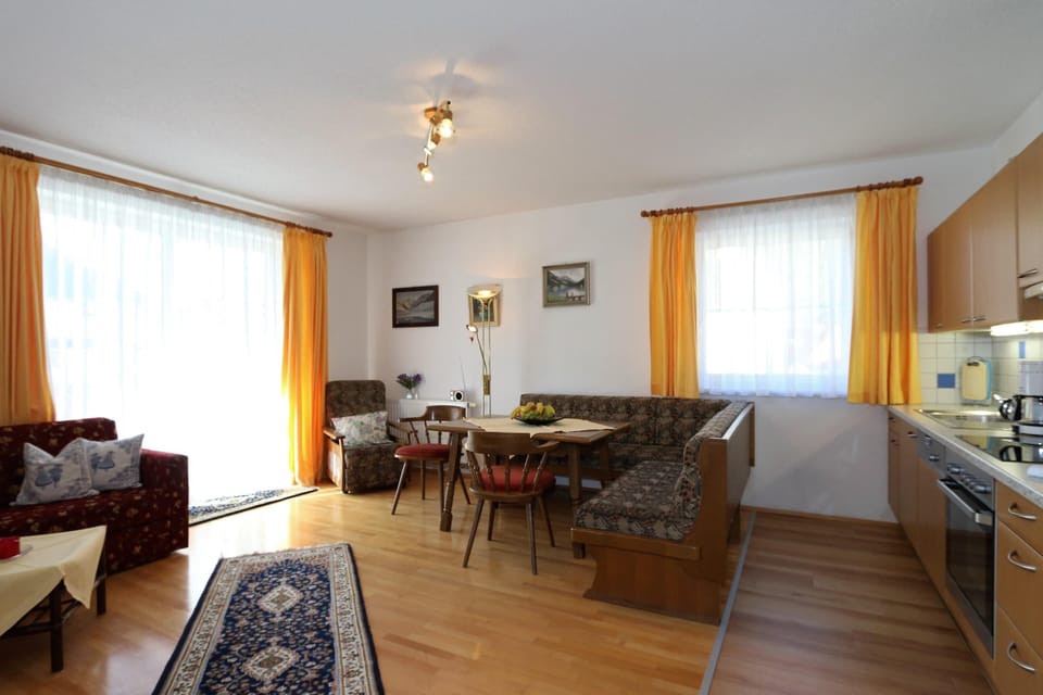 Apartment | Dining