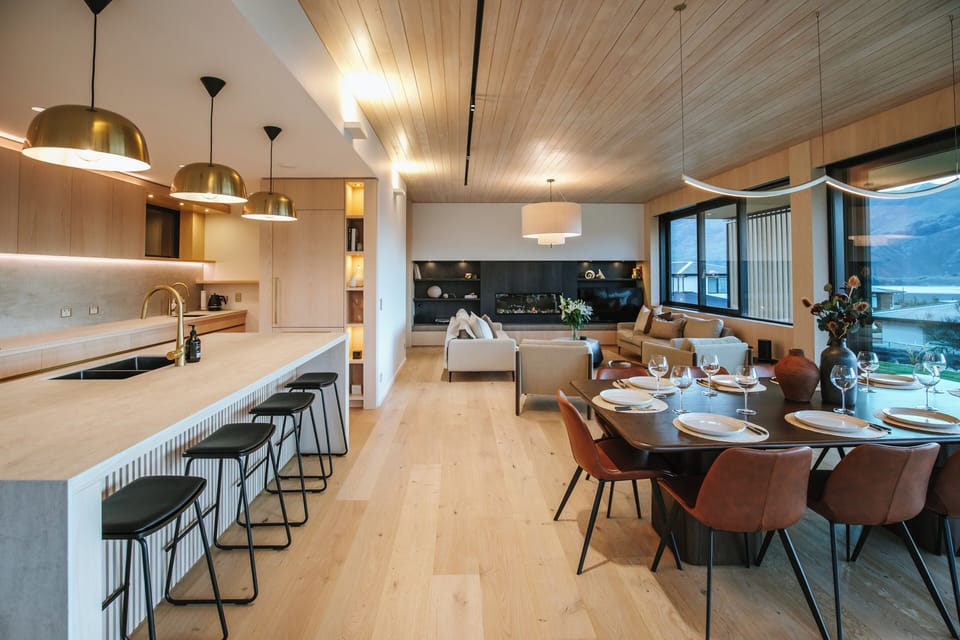 Luxury House, Lake View | Private kitchen | Full-size fridge, microwave, oven, stovetop