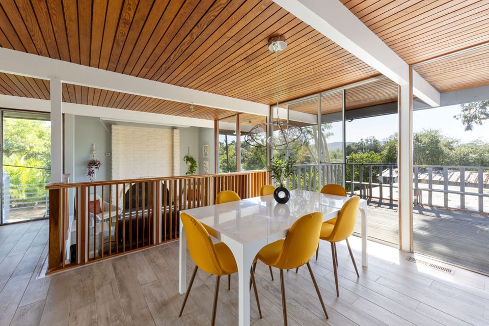 House | 3 bedrooms, desk
