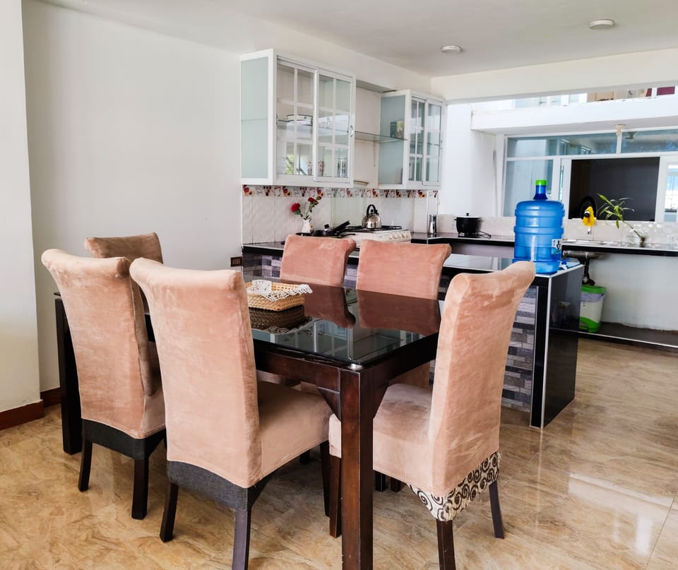 Family Apartment, 4 Bedrooms, Balcony, Mountain View | Private kitchen