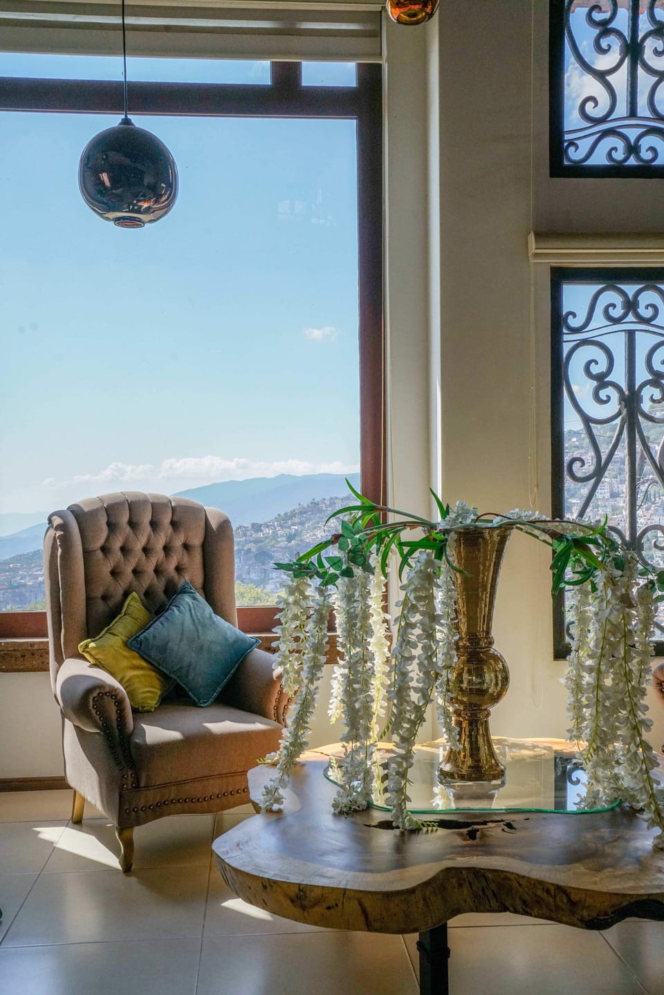 Luxury Apartment, Hill View | Living area