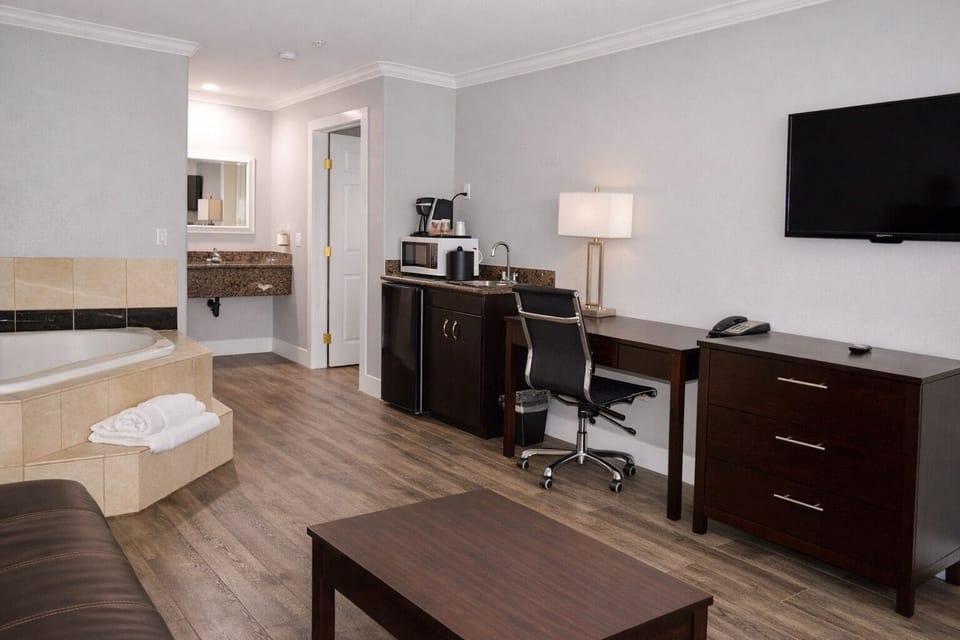 Premium Suite, 1 King Bed, Non Smoking, Jetted Tub | Desk, laptop workspace, iron/ironing board, free WiFi