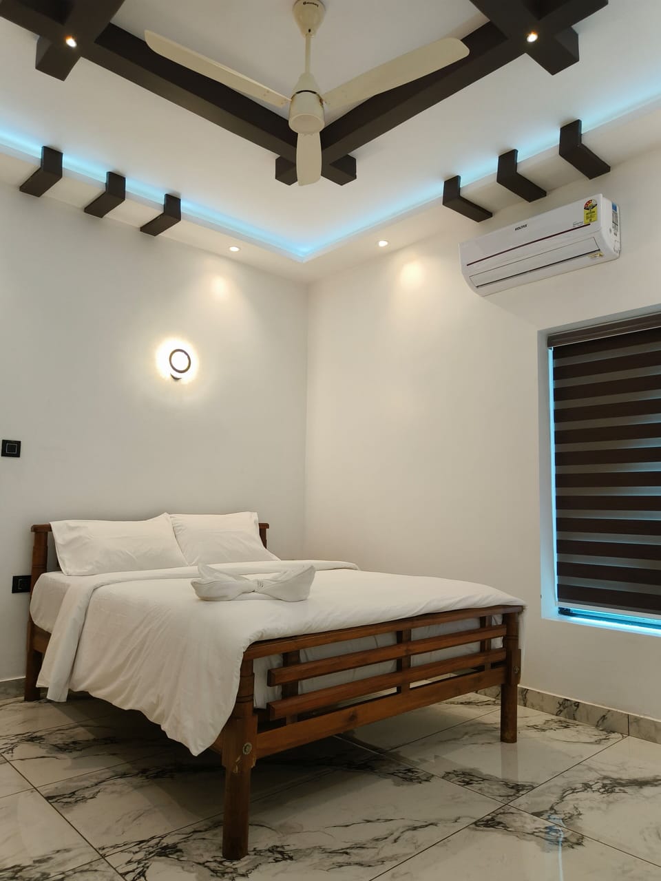 Deluxe Room, Balcony | Desk, laptop workspace, free WiFi, bed sheets