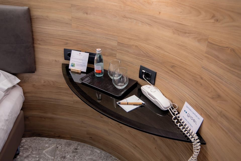 Junior Suite Doppia con doccia a vista | Premium bedding, down comforters, memory foam beds, minibar