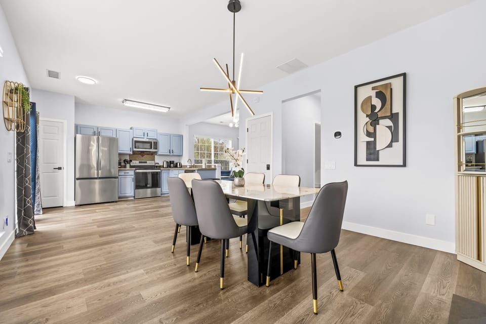 Family House, 3 Bedrooms, Fireplace, Courtyard View | In-room dining