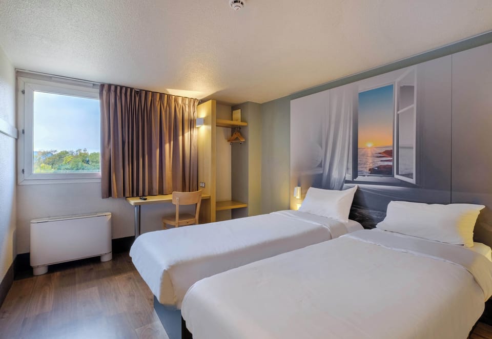Twin Room, Non Smoking | Desk, soundproofing, free WiFi, bed sheets