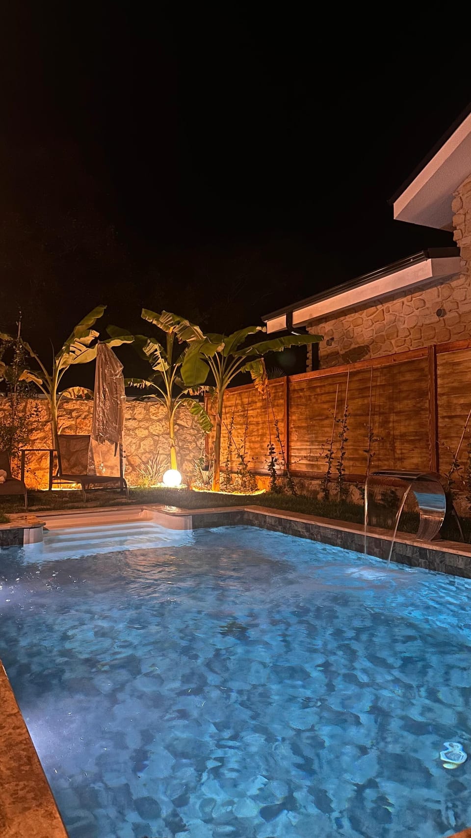 10 outdoor pools