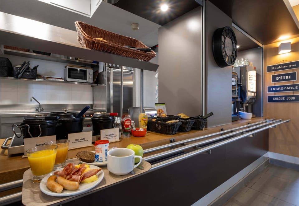 Daily buffet breakfast for a fee