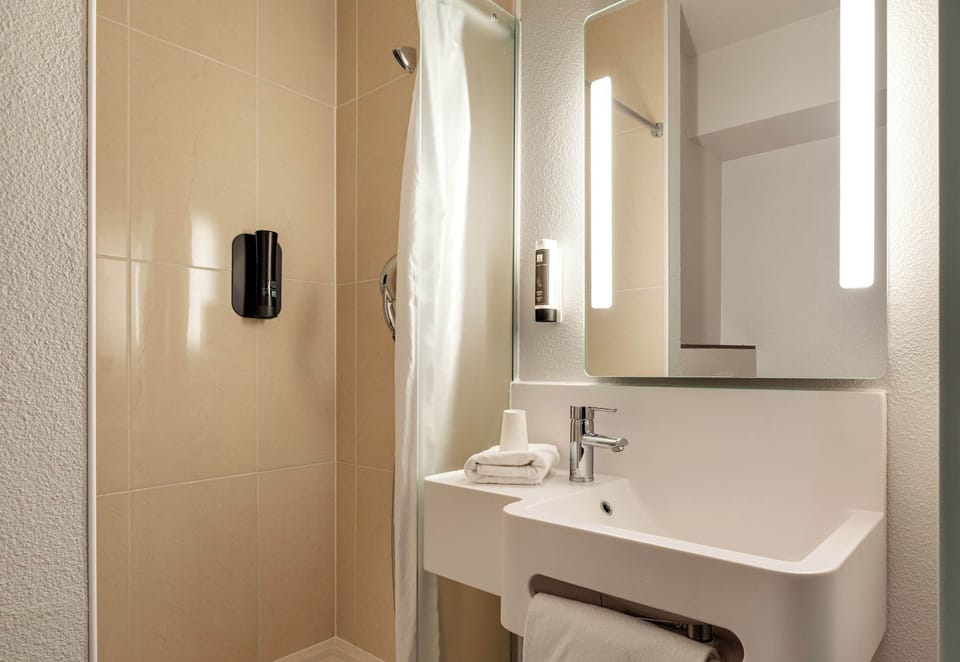 Shower, towels