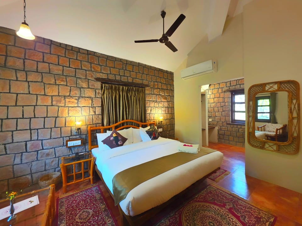 Premium bedding, desk, rollaway beds (surcharge), bed sheets