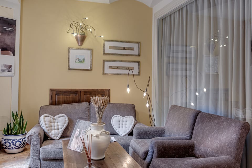 Couples treatment rooms, hot tub, steam room, Turkish bath