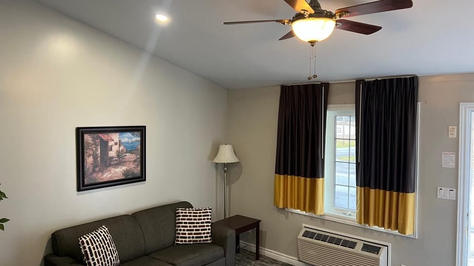 Luxury Suite, Lake View | Living area | TV