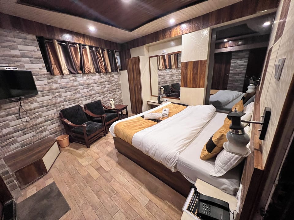 Basic Single Room | Premium bedding, iron/ironing board, free WiFi, bed sheets