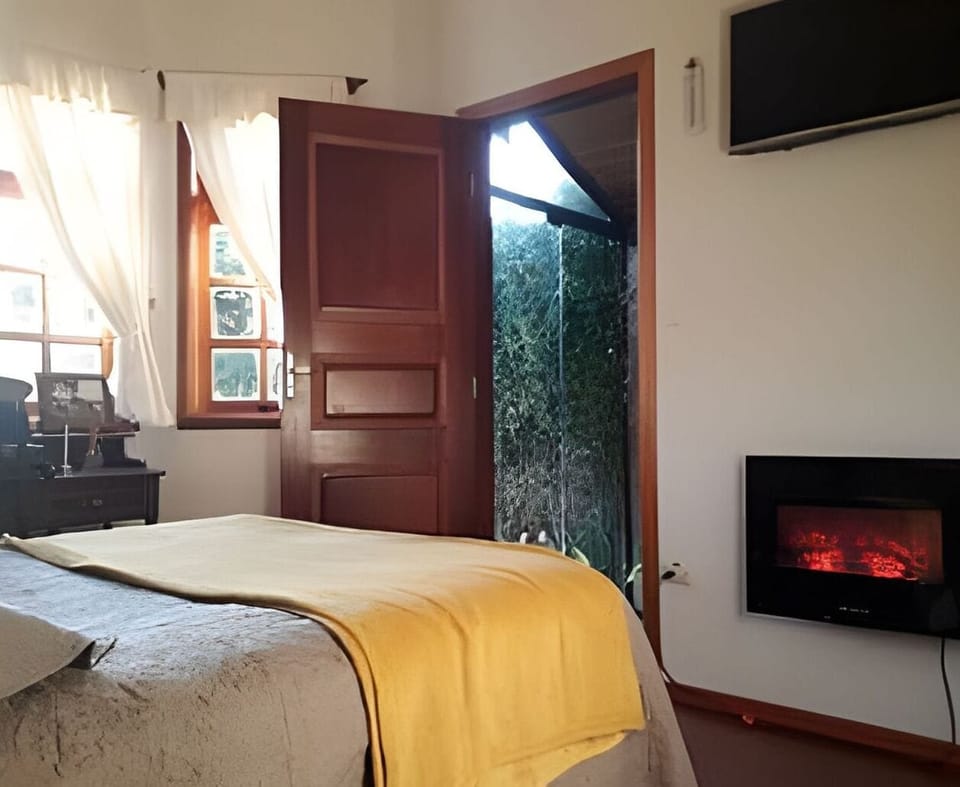Comfort Suite | Blackout drapes, soundproofing, iron/ironing board, free WiFi