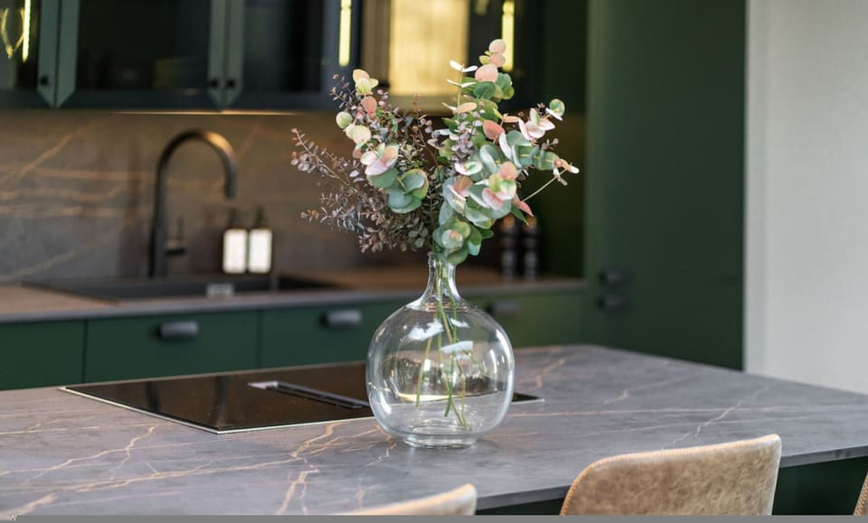 House | 5 bedrooms, desk