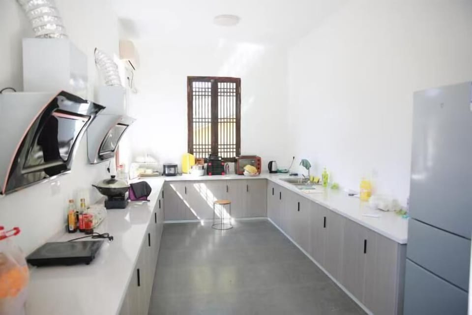 Electric kettle, cleaning supplies