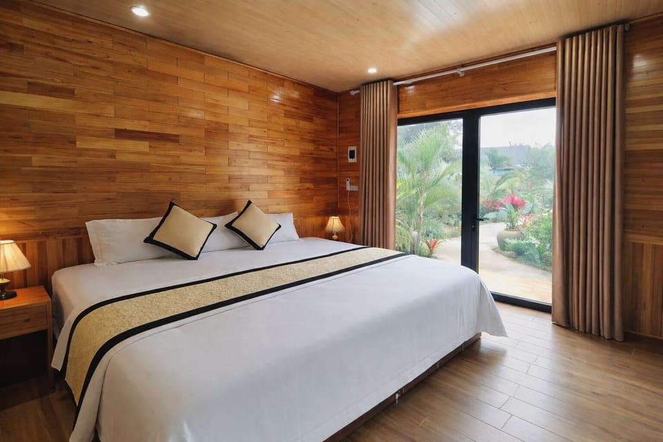 Executive Room, Mountain View | Individually furnished, desk, laptop workspace, soundproofing