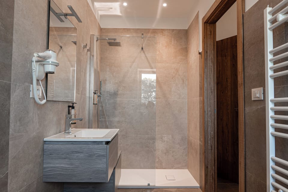 Comfort Room | Bathroom | Shower, rainfall showerhead, free toiletries, hair dryer