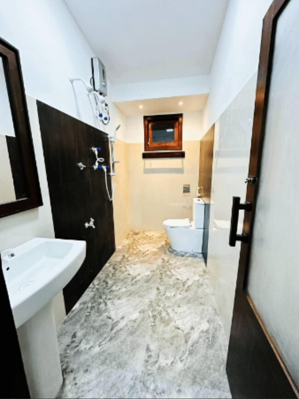 Standard Cabin, Balcony, Lake View | Bathroom | Slippers, towels, soap, toilet paper