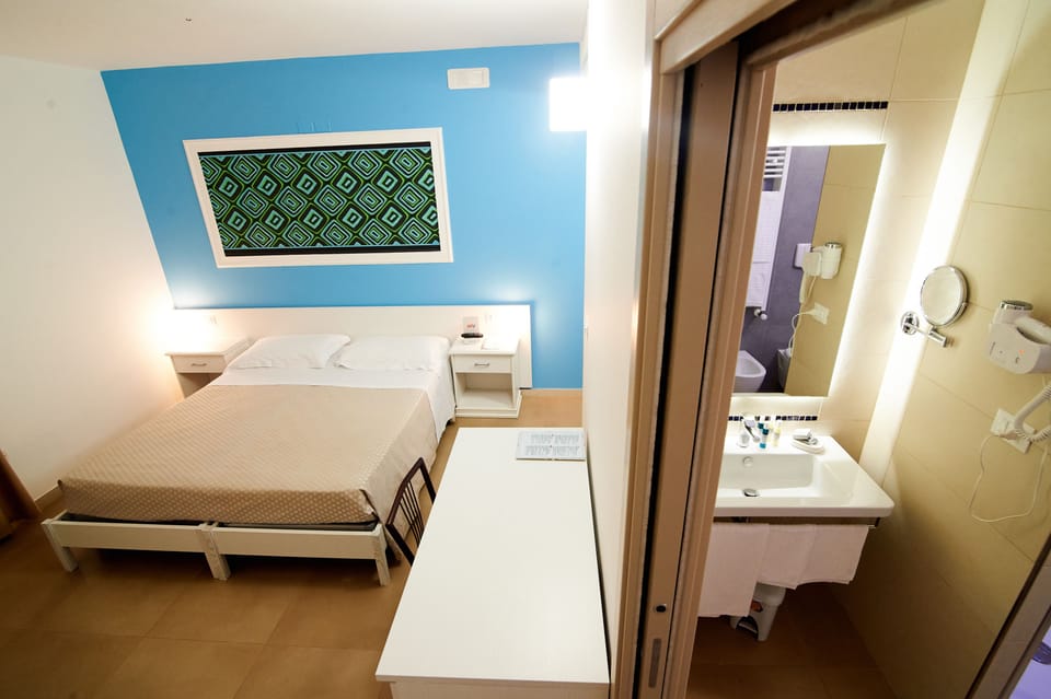 Comfort Double Room | Minibar, in-room safe, desk, free WiFi