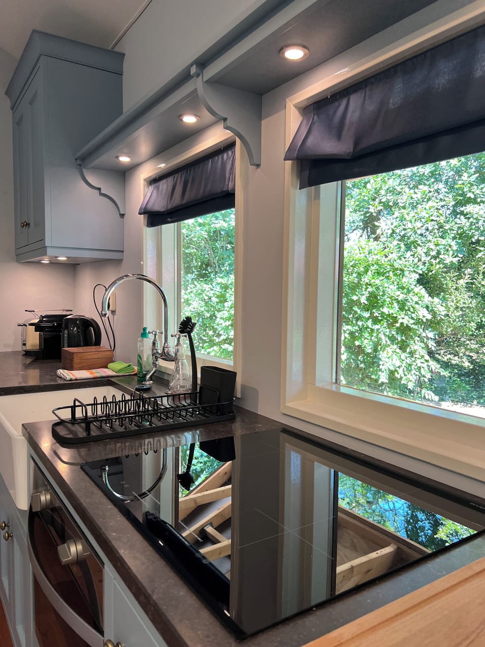 Comfort Apartment | Private kitchen | Coffee/tea maker, electric kettle