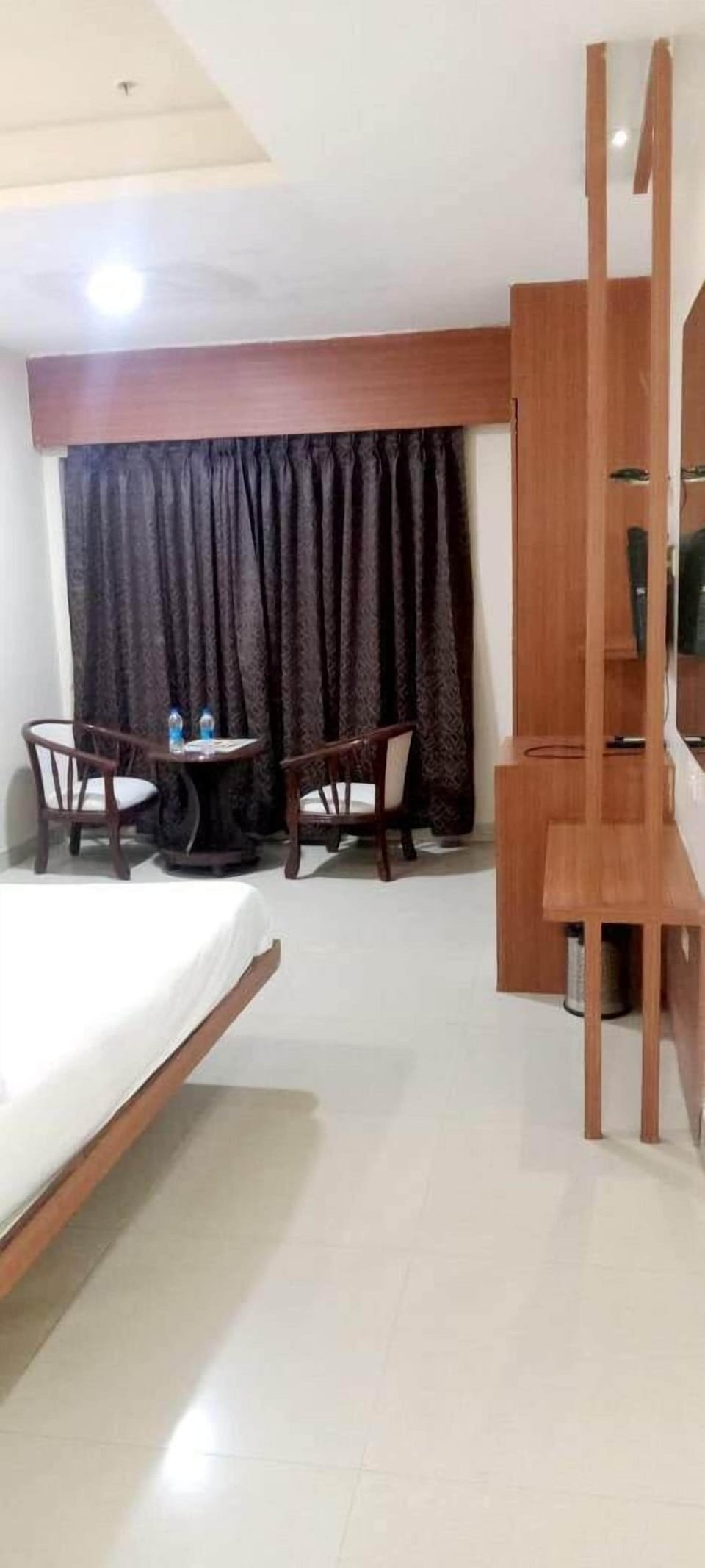 Executive Room | Desk