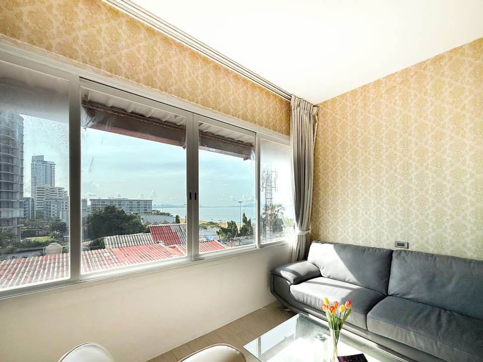 Deluxe Suite, Sea View | In-room safe, desk, laptop workspace, free WiFi
