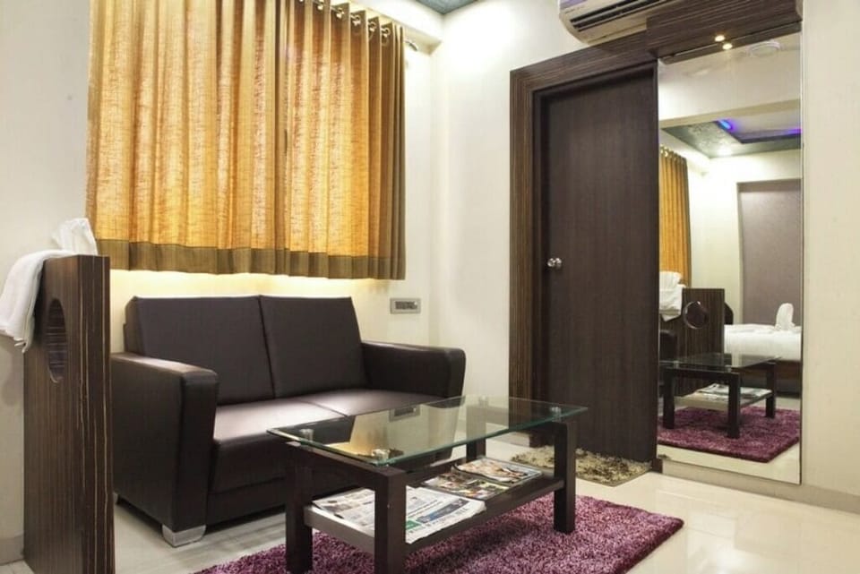 Luxury Double Room | Premium bedding, pillowtop beds, desk, laptop workspace