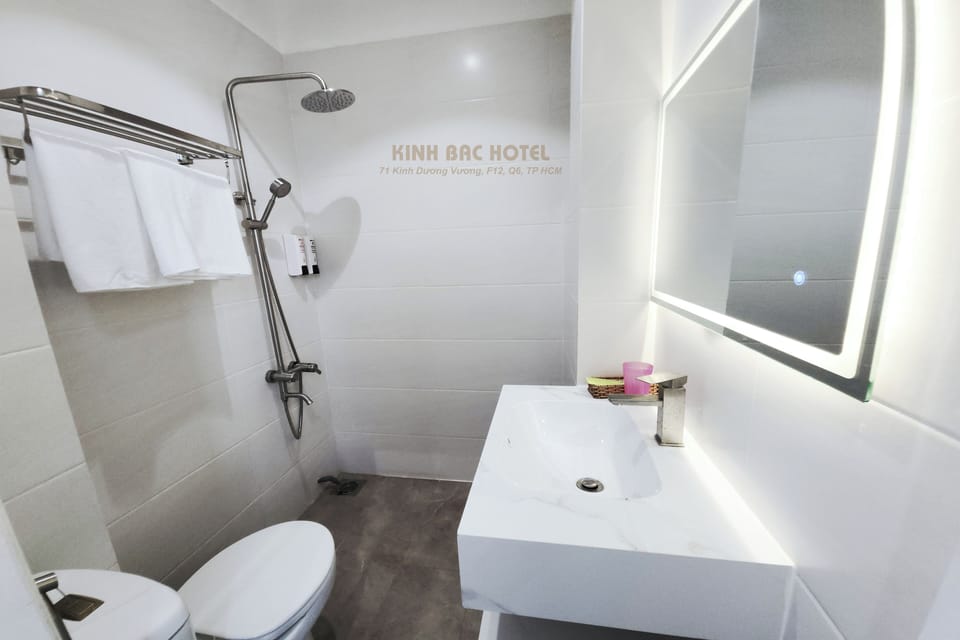 Deluxe Double Room, City View | Bathroom | Shower, slippers, bidet, towels