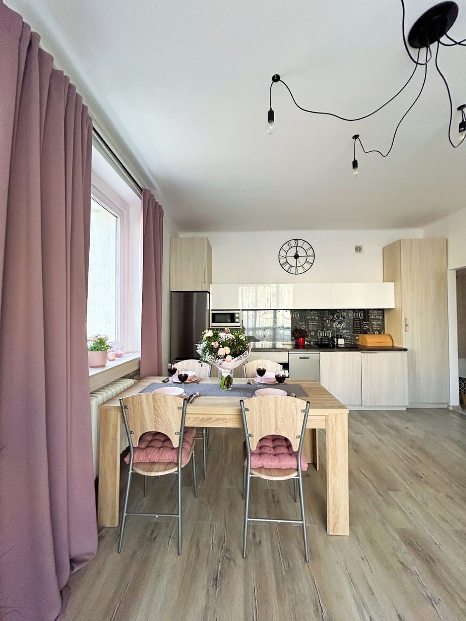 Deluxe Apartment, Balcony, Courtyard View | Private kitchen | Fridge, microwave, oven, stovetop