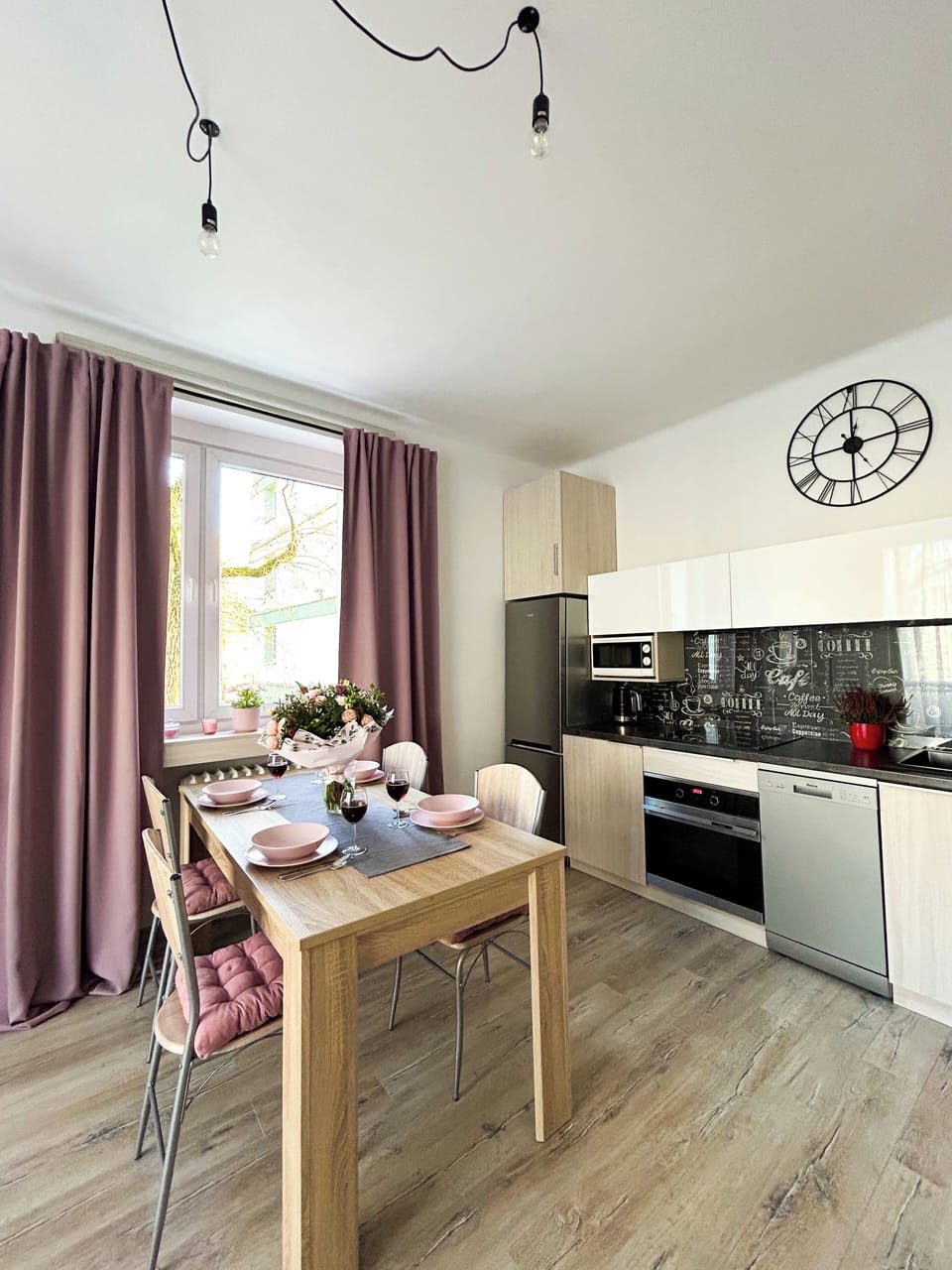 Deluxe Apartment, Balcony, Courtyard View | Private kitchen | Fridge, microwave, oven, stovetop