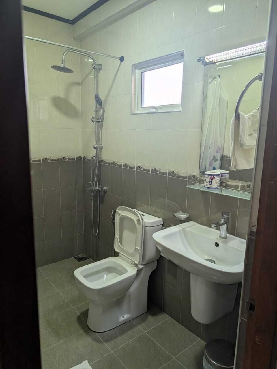 Deluxe Triple Room | Bathroom | Shower, bathrobes, bidet, towels