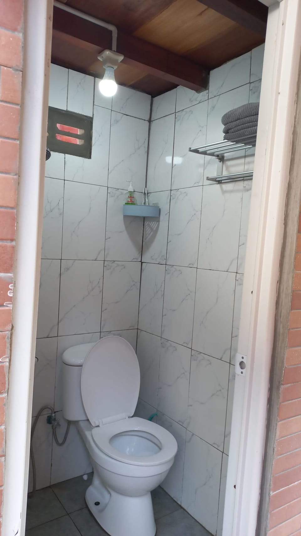 Classic Duplex, Mountain View | Bathroom | Shower, free toiletries, slippers, bidet