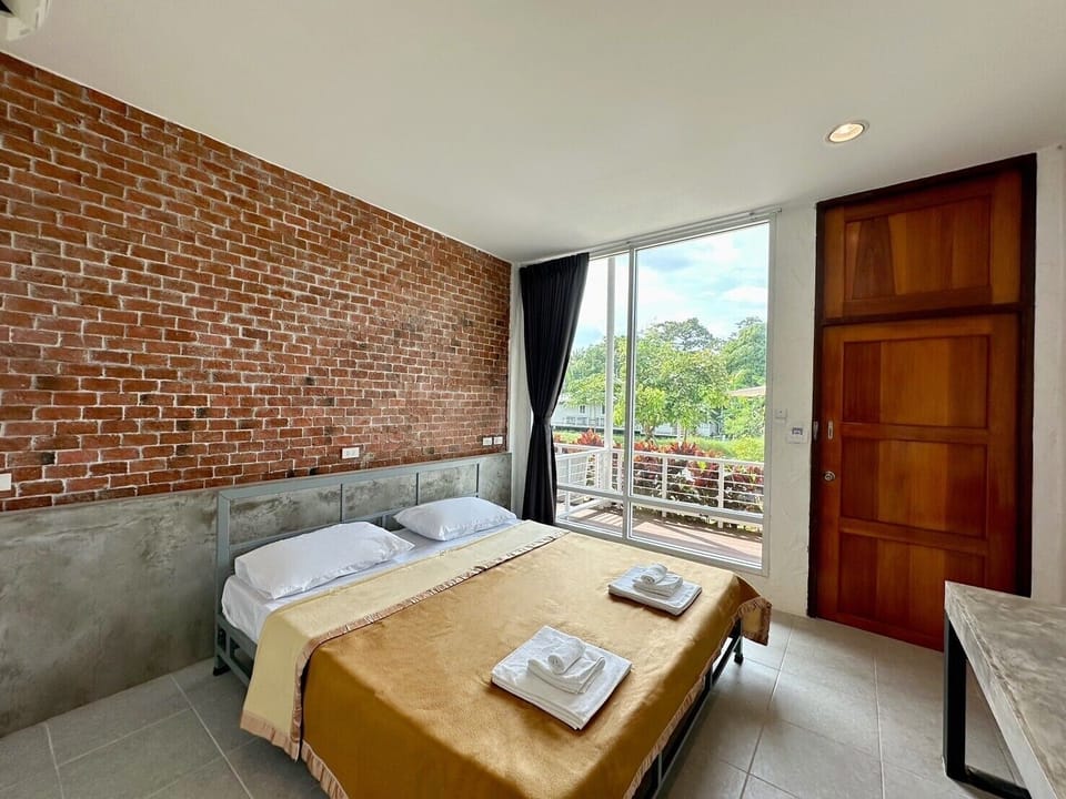 Standard Studio, Balcony | Desk, free WiFi