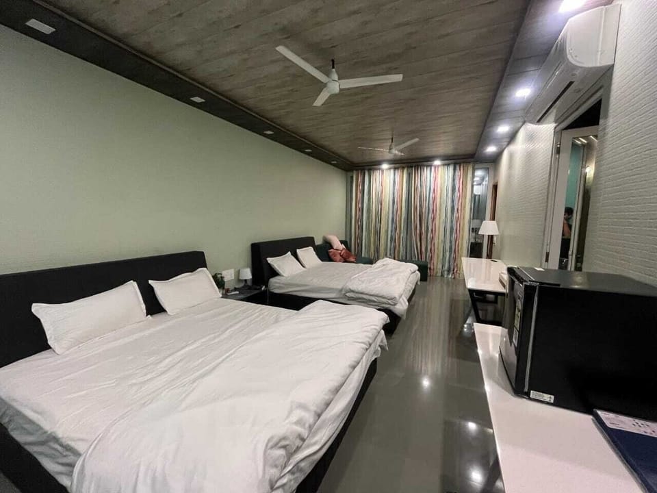 Family Room | Free WiFi