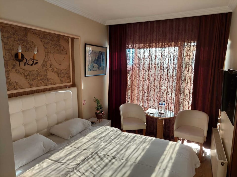 Basic Double or Twin Room, Multiple Beds, City View | In-room safe, WiFi (free)