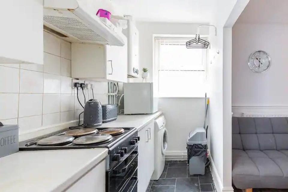 Apartment | Private kitchen | Fridge, microwave, oven, stovetop