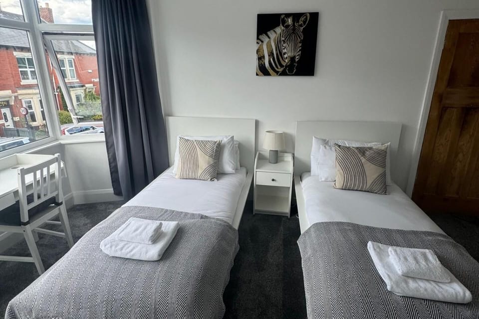 Simonside Apartment - Sleeps 6 - Pets Ok - Parking Apartment in Newcastle upon Tyne