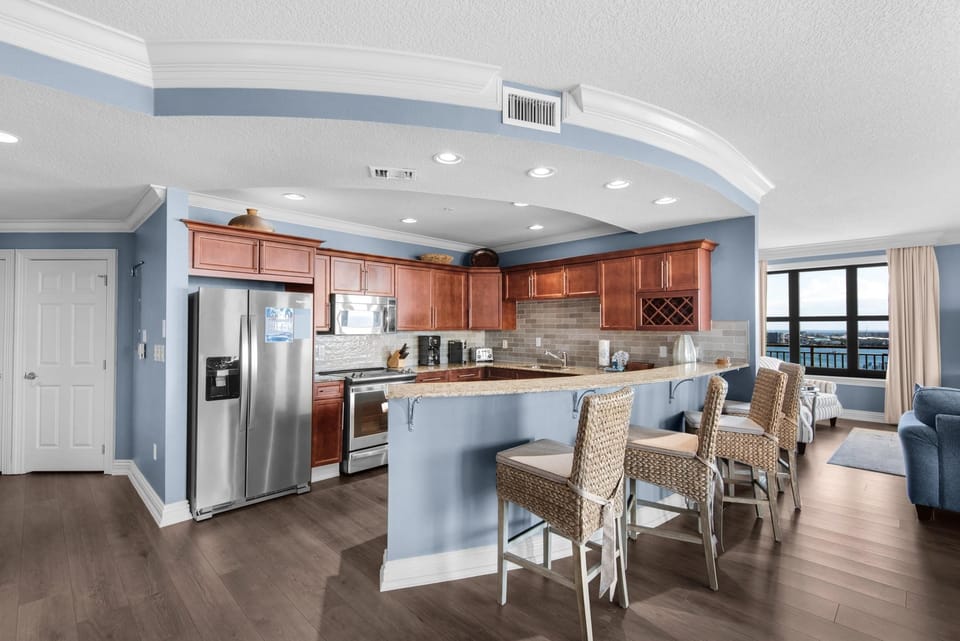 Condo, Multiple Beds (Emerald Grande W625) | Private kitchen | Oven, toaster