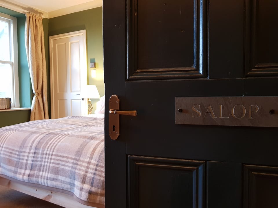 Classic Double or Twin Room | Individually decorated, individually furnished, desk, laptop workspace