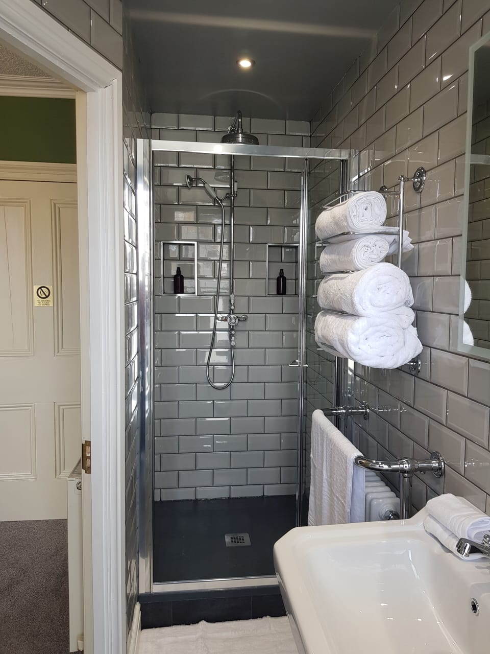 Standard Double Room | Bathroom