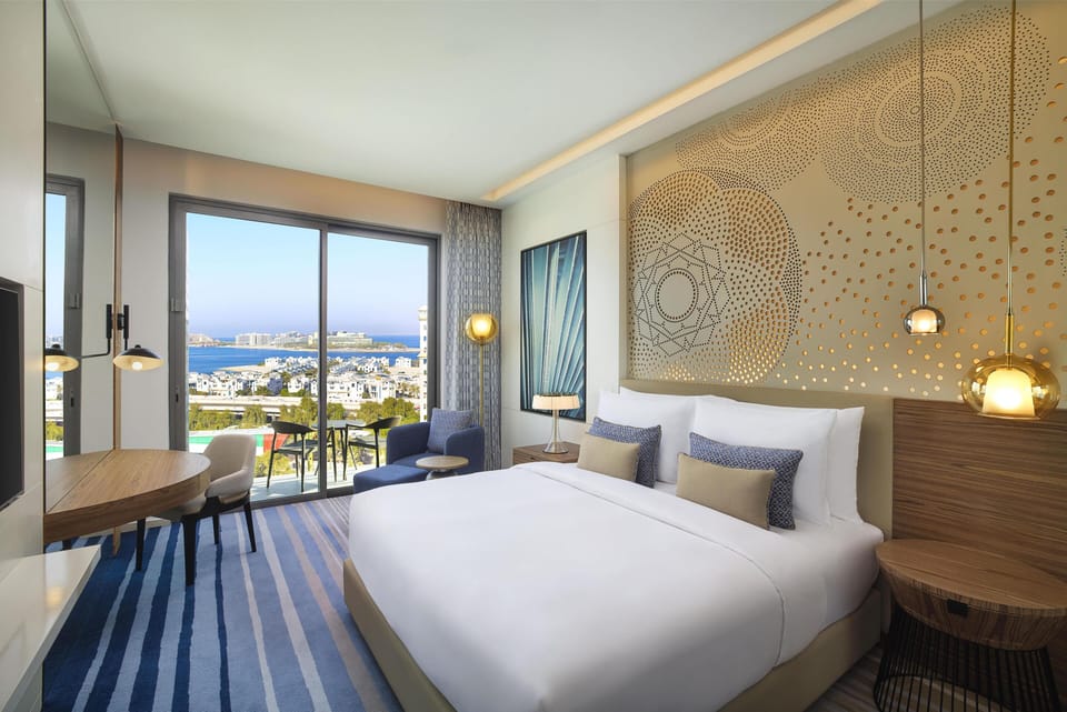 Deluxe Room, 1 King Bed | Free minibar, in-room safe, desk, laptop workspace